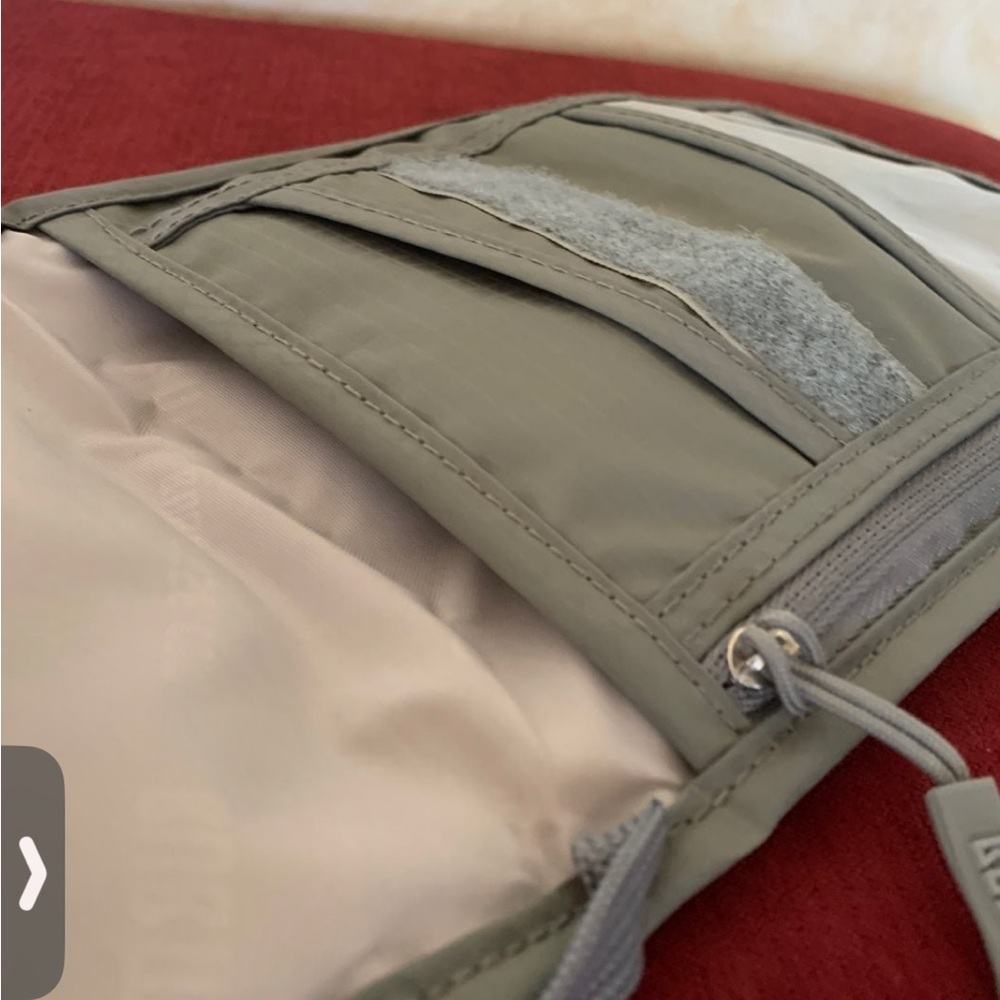 Neck Wallet/RFID Waterproof Pouch - Picture 4 of 9